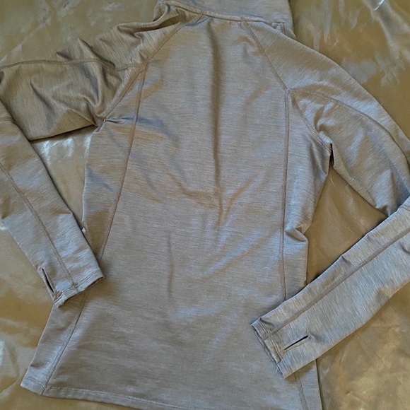 Under Armour heatgear 1/2 zip - Picture 2 of 6